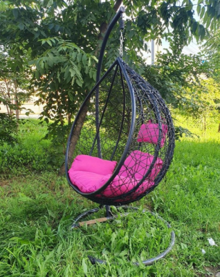 Кресло подвесное маленькое Кокон F-03 (Черный ротанг/Фуксия подушка)